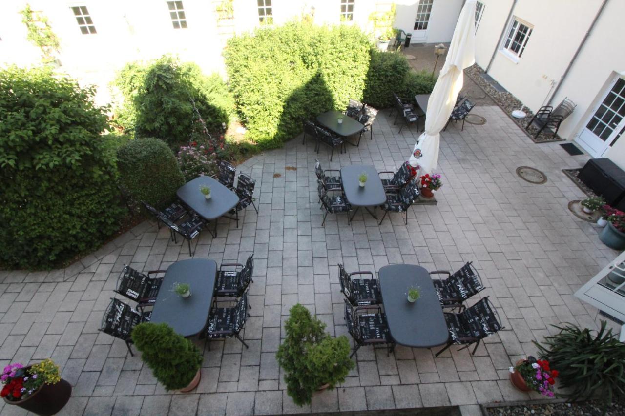 Hotel Weisser Schwan 3*